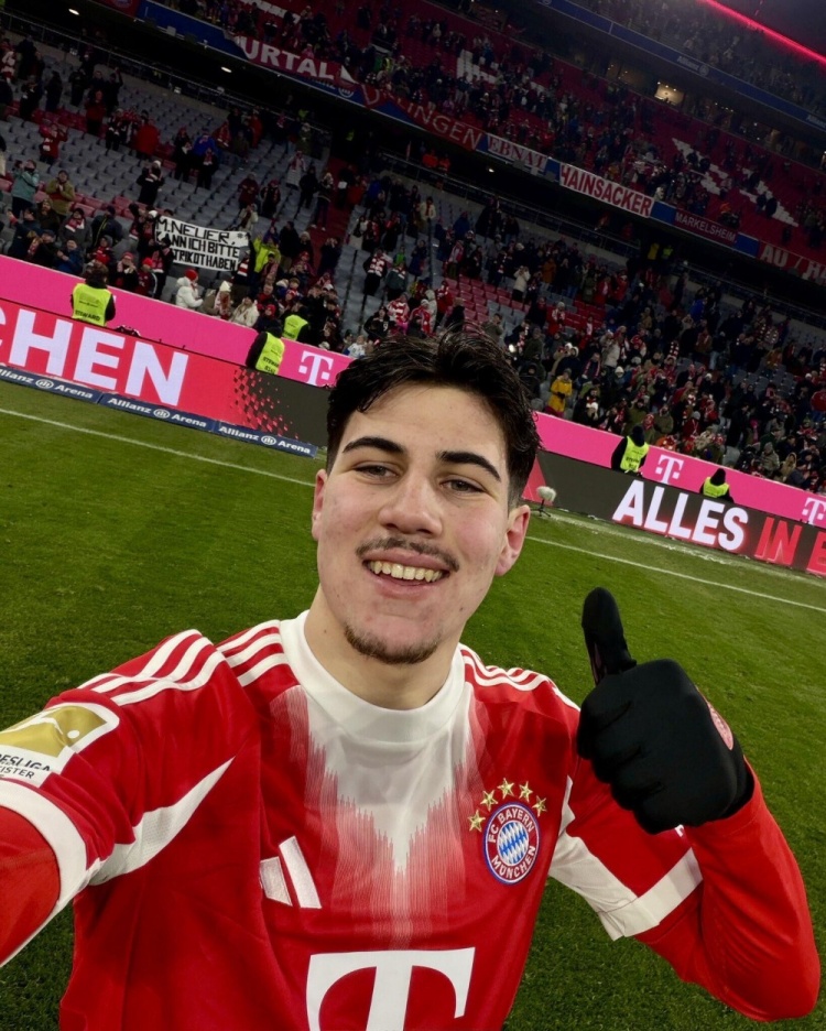 奇异果体育app-图片报：拜仁小将查韦斯收到多份报价，但他更倾向留队